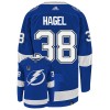 Tampa Bay Lightning tröja Brandon Hagel 38 Adidas Stanley Cup 2022 Blå Authentic - NHL Tröjor Herr Tampa Bay Lightning tröja Brandon Hagel 38 Adidas Stanley Cup 2022 Blå Authentic - NHL Tröjor Herr